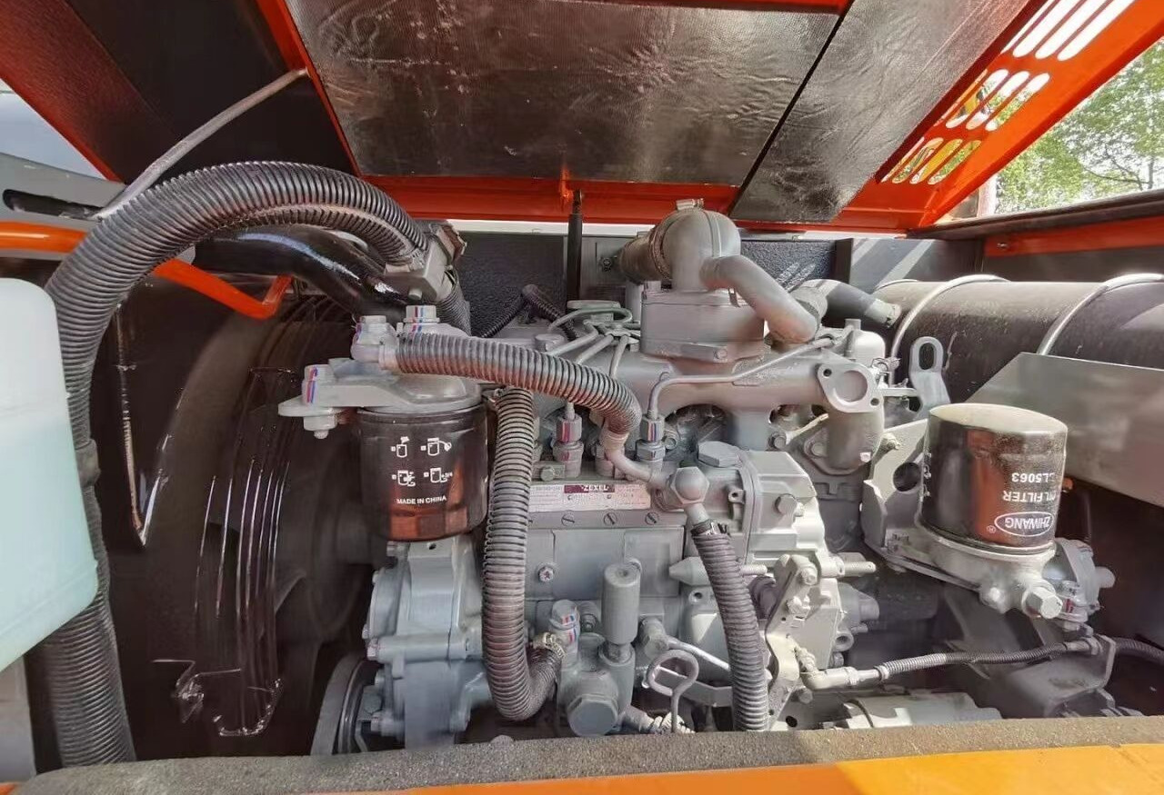 Hitachi ZX70 - حفار زحاف: صورة 4 Hitachi ZX70 - حفار زحاف: صورة 4