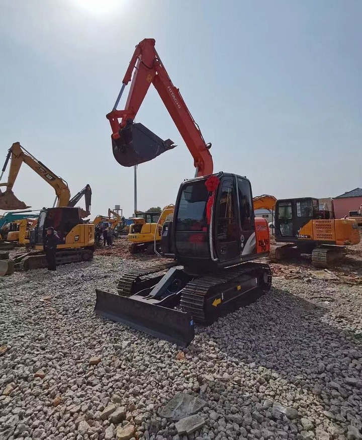 Hitachi ZX70 - حفار زحاف: صورة 1 Hitachi ZX70 - حفار زحاف: صورة 1