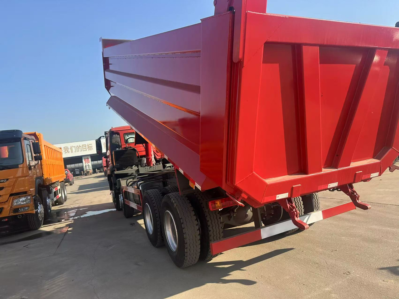Howo HAOHAN DUMP TRUCK 8X4 - شاحنة قلاب: صورة 4 Howo HAOHAN DUMP TRUCK 8X4 - شاحنة قلاب: صورة 4