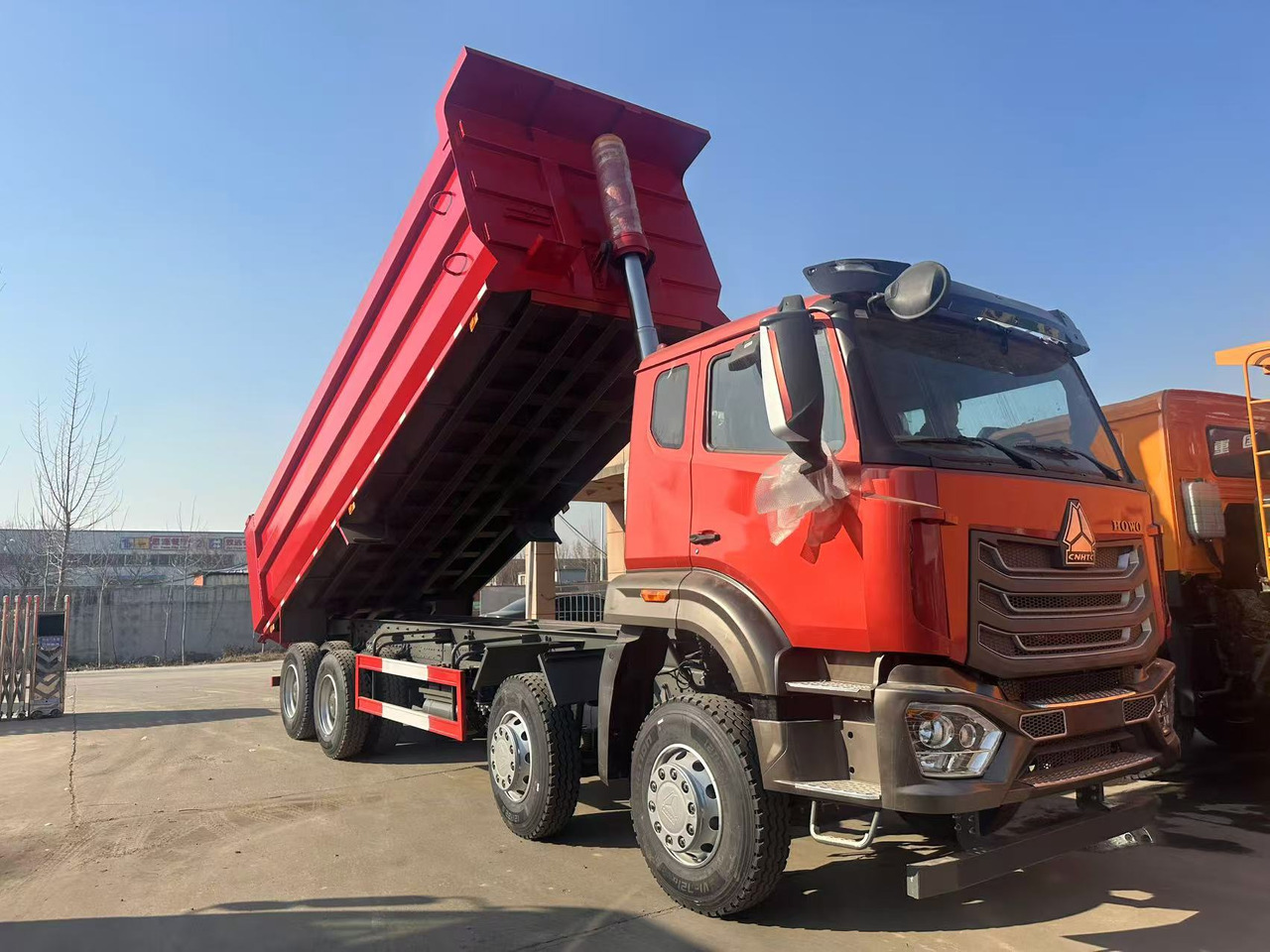 Howo HAOHAN DUMP TRUCK 8X4 - شاحنة قلاب: صورة 2 Howo HAOHAN DUMP TRUCK 8X4 - شاحنة قلاب: صورة 2