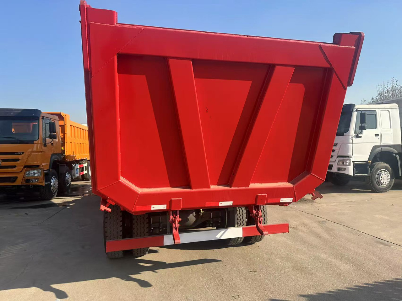 Howo HAOHAN DUMP TRUCK 8X4 - شاحنة قلاب: صورة 3 Howo HAOHAN DUMP TRUCK 8X4 - شاحنة قلاب: صورة 3