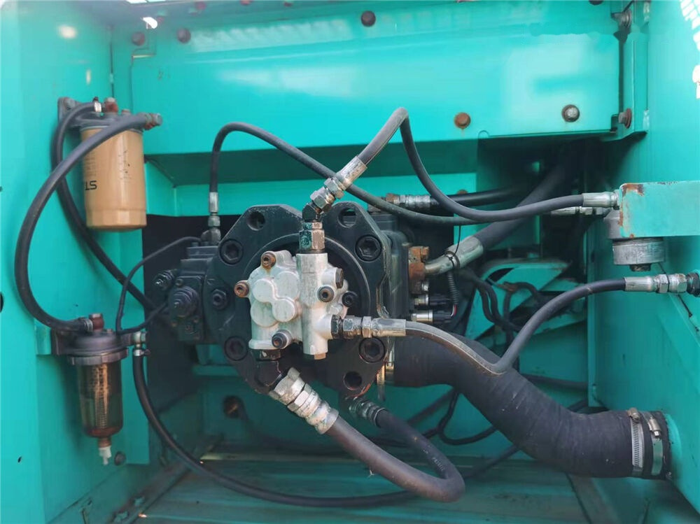 حفار زحاف Kobelco SK210LC: صورة 8 حفار زحاف Kobelco SK210LC: صورة 8