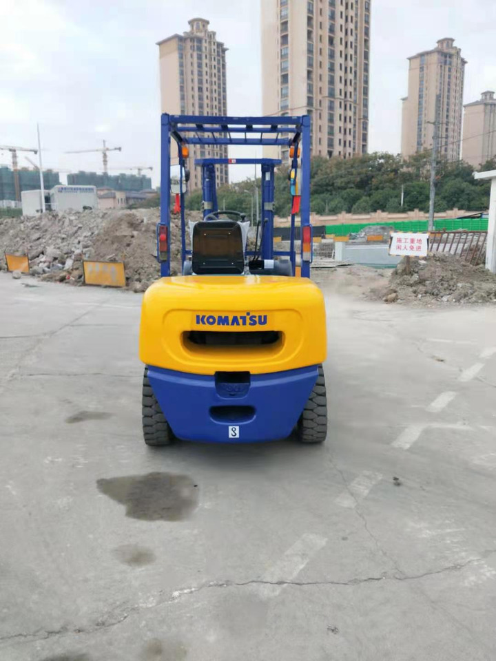 Komatsu FD30T - رافعة شوكية ديزل: صورة 1 Komatsu FD30T - رافعة شوكية ديزل: صورة 1