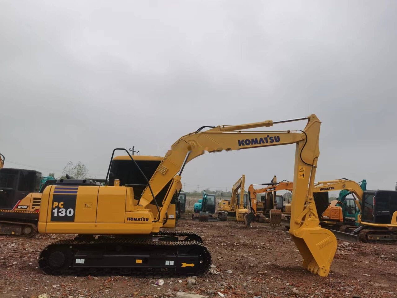 Komatsu PC130 - حفار زحاف: صورة 1 Komatsu PC130 - حفار زحاف: صورة 1