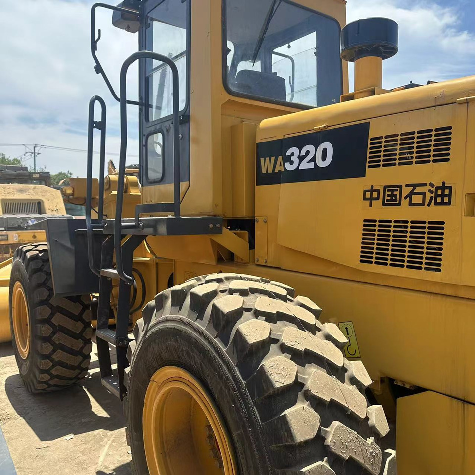 Komatsu WA320 - اللودر بعجل: صورة 1 Komatsu WA320 - اللودر بعجل: صورة 1