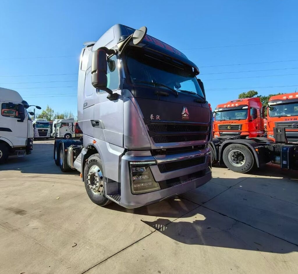 Sinotruk Howo T7H - وحدة جر: صورة 2 Sinotruk Howo T7H - وحدة جر: صورة 2