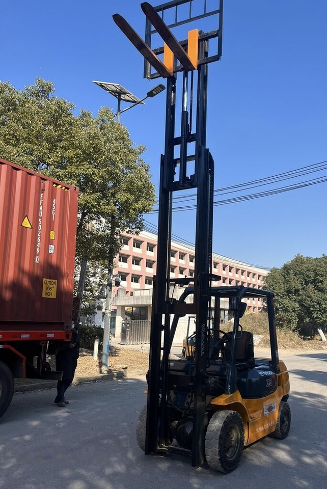 Toyota FD30 - رافعة شوكية ديزل: صورة 2 Toyota FD30 - رافعة شوكية ديزل: صورة 2