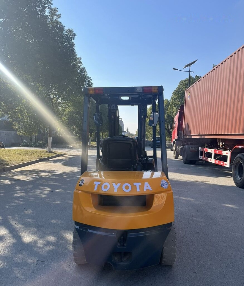 Toyota FD30 - رافعة شوكية ديزل: صورة 5 Toyota FD30 - رافعة شوكية ديزل: صورة 5