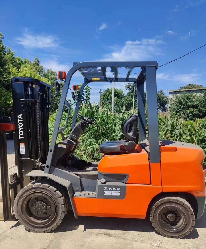 Toyota FD35 - رافعة شوكية ديزل: صورة 3 Toyota FD35 - رافعة شوكية ديزل: صورة 3