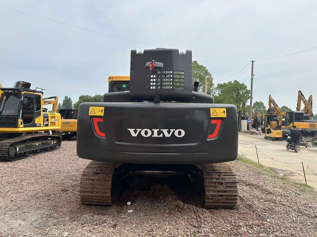 Volvo EC240 - حفار زحاف: صورة 4 Volvo EC240 - حفار زحاف: صورة 4