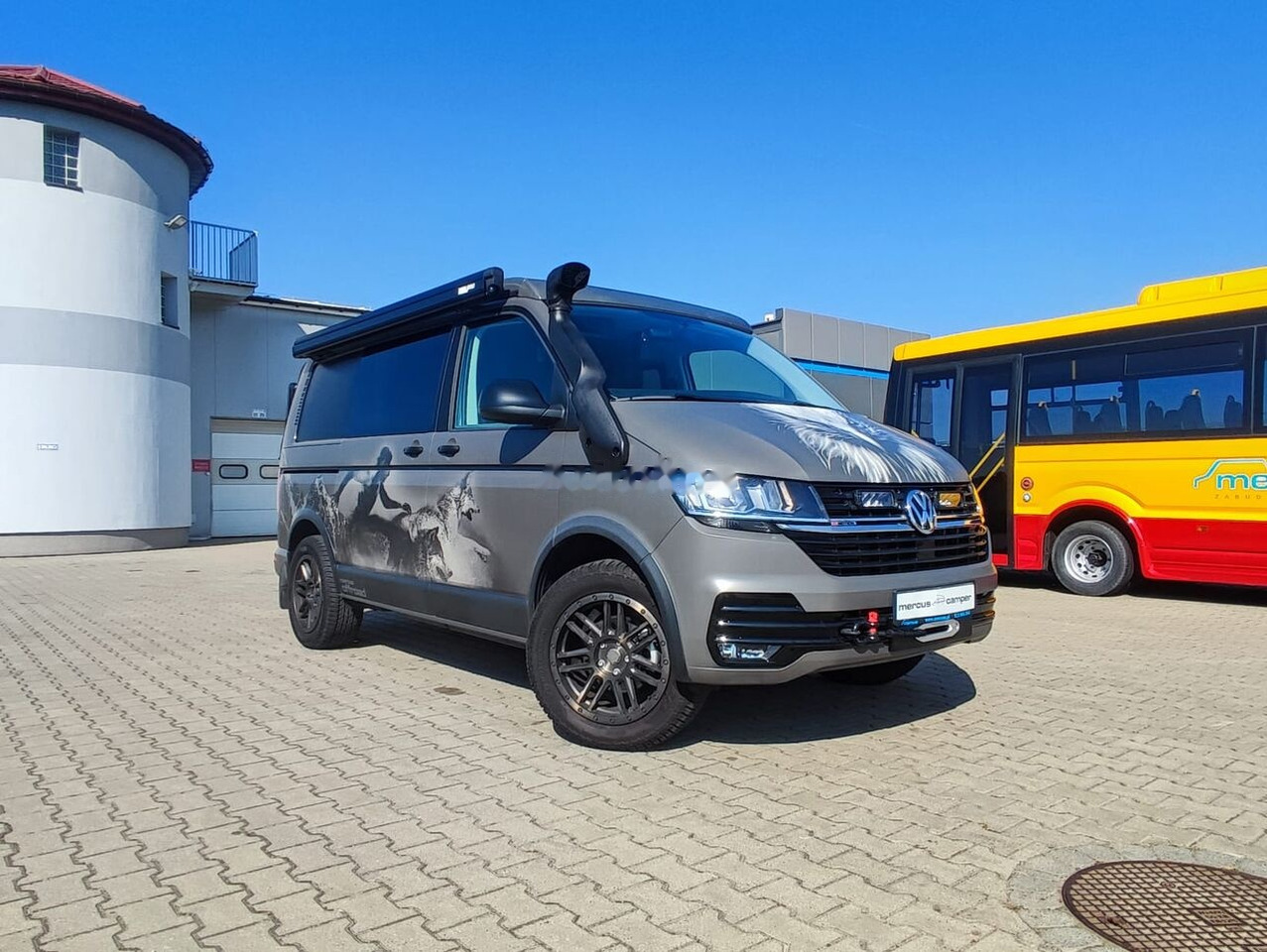 Volkswagen T6.1 4x4 Mercus OFF-ROAD - كرفان فان: صورة 2 Volkswagen T6.1 4x4 Mercus OFF-ROAD - كرفان فان: صورة 2