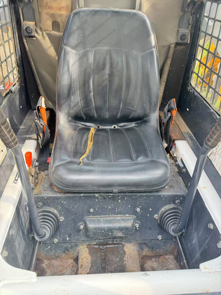 BOBCAT S300 - جرافة حفار: صورة 5 BOBCAT S300 - جرافة حفار: صورة 5