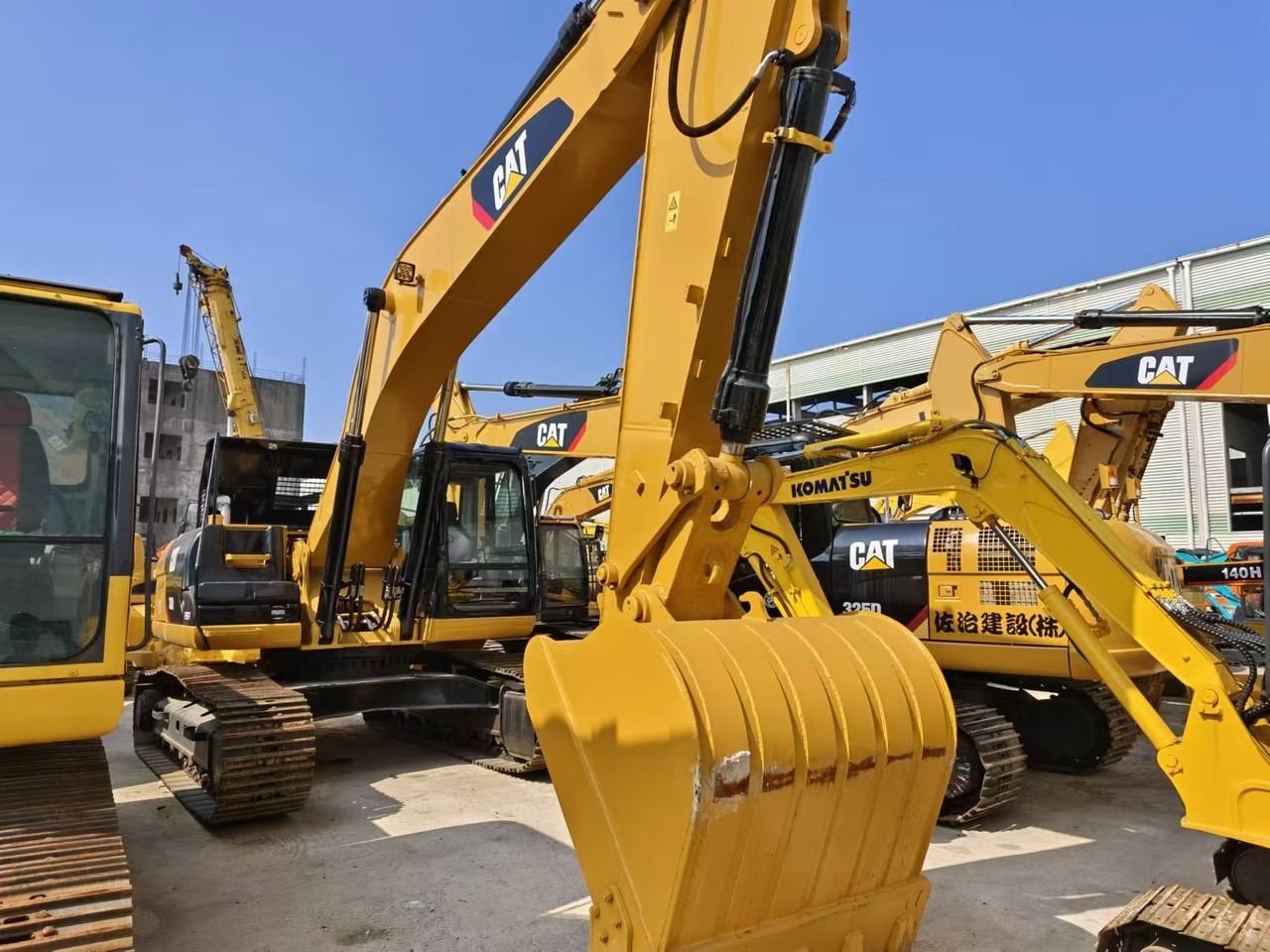 CAT 330D2 - حفار زحاف: صورة 3 CAT 330D2 - حفار زحاف: صورة 3