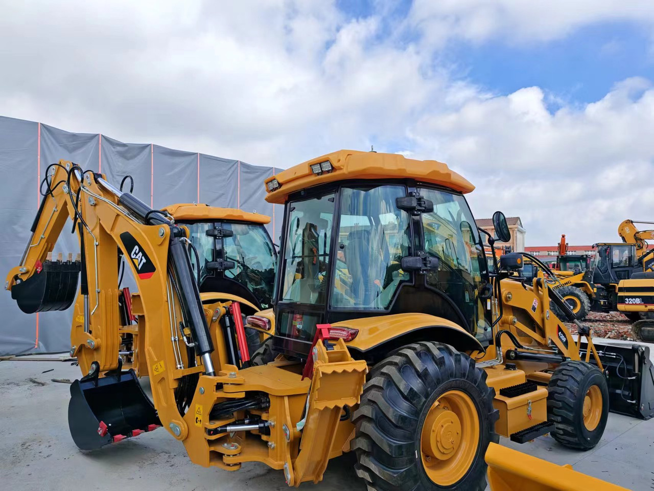 CAT 420F - جرافة حفار: صورة 2 CAT 420F - جرافة حفار: صورة 2