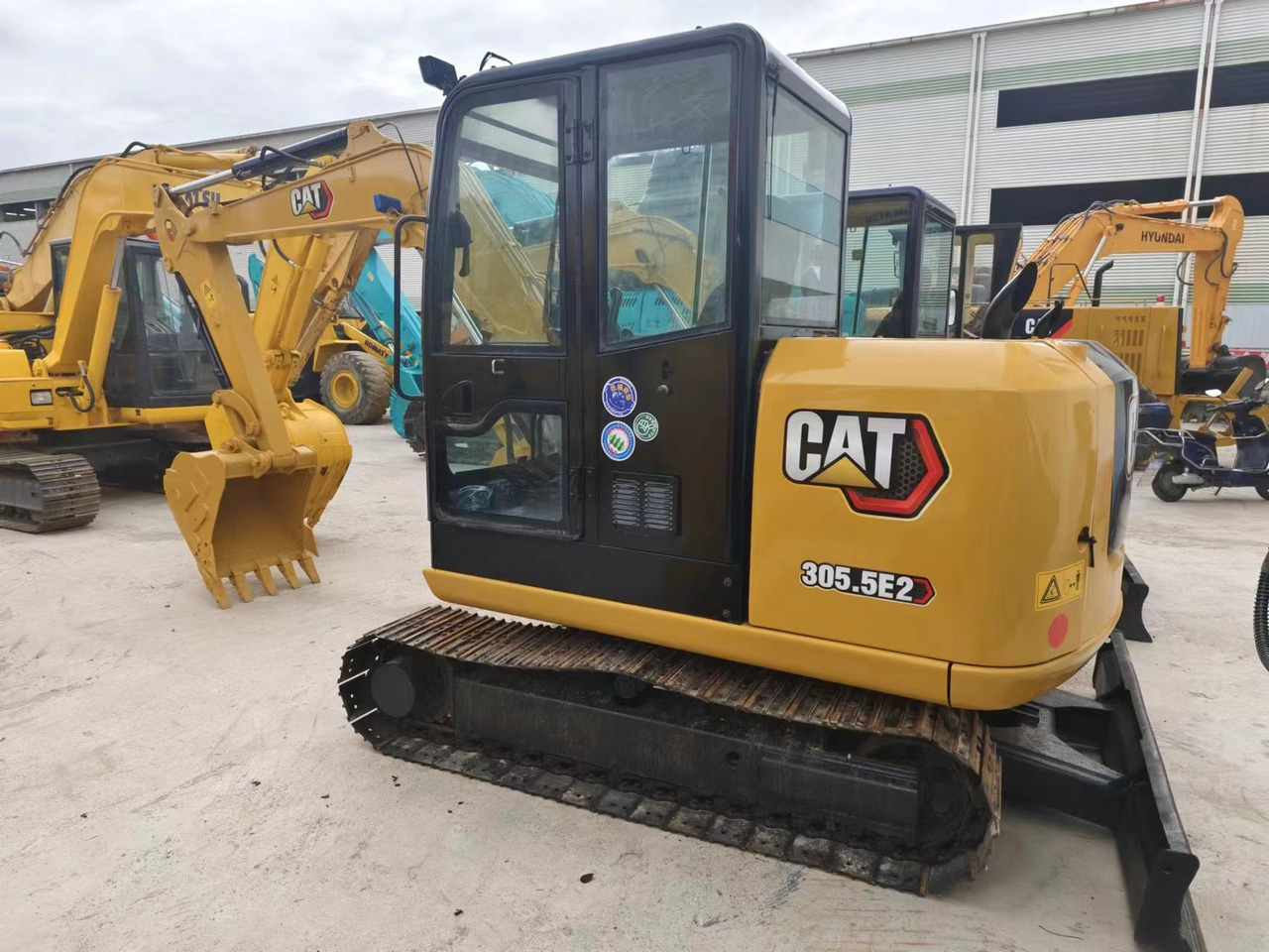 CATERPILLAR 305.5e2 - حفار زحاف: صورة 1 CATERPILLAR 305.5e2 - حفار زحاف: صورة 1
