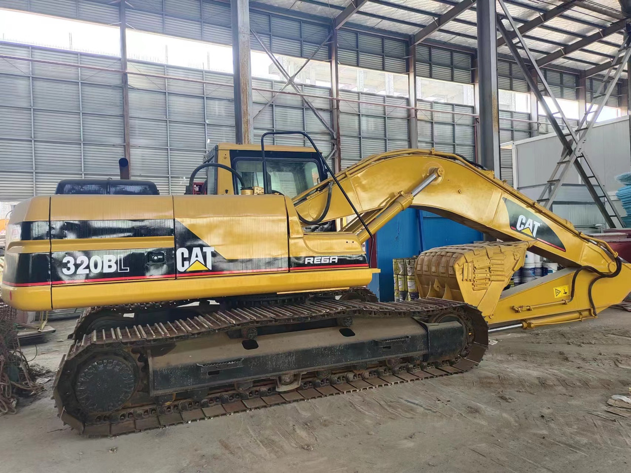 CATERPILLAR 320BL - حفار زحاف: صورة 1 CATERPILLAR 320BL - حفار زحاف: صورة 1