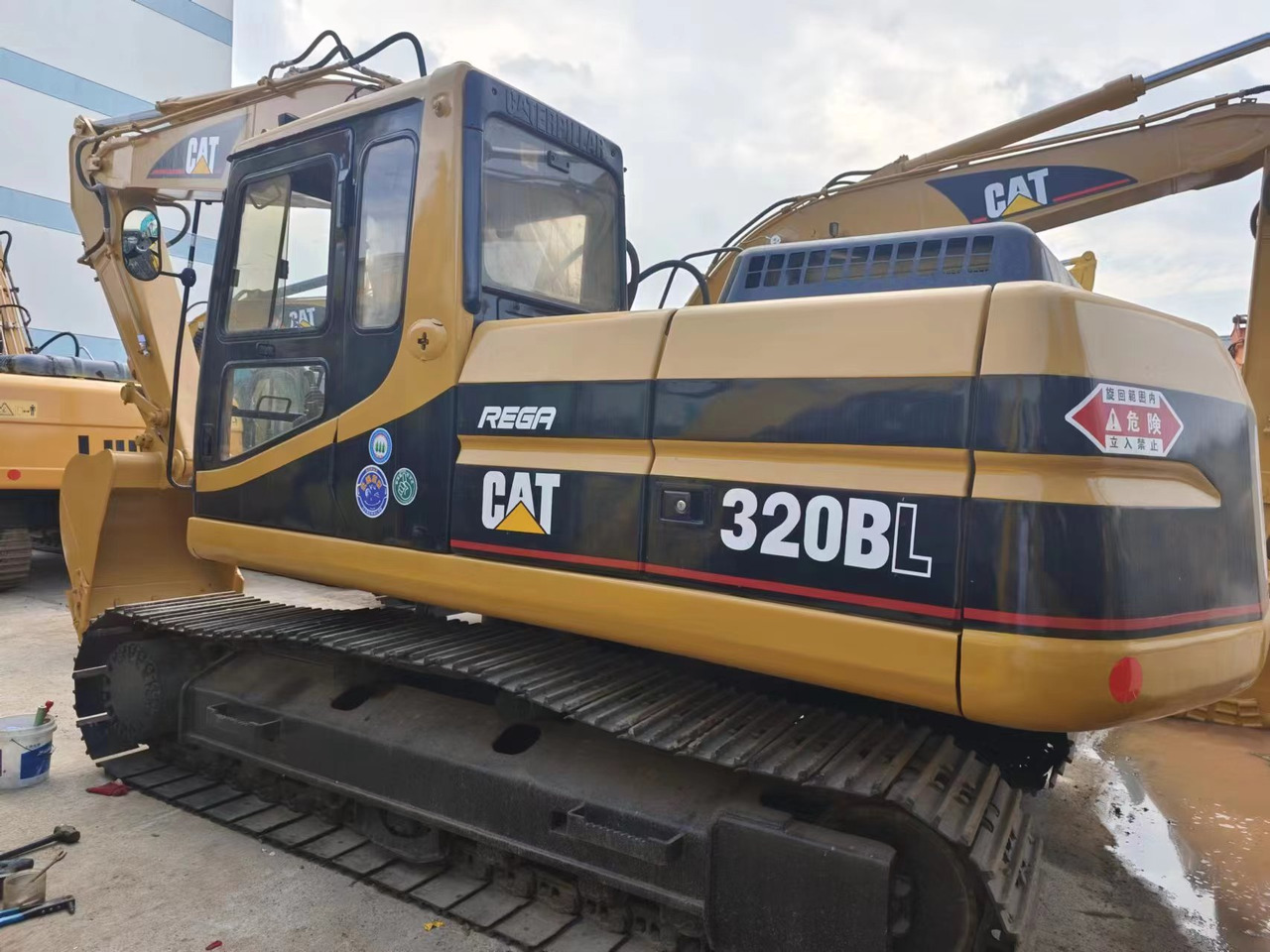 حفار زحاف CATERPILLAR 320BL: صورة 9