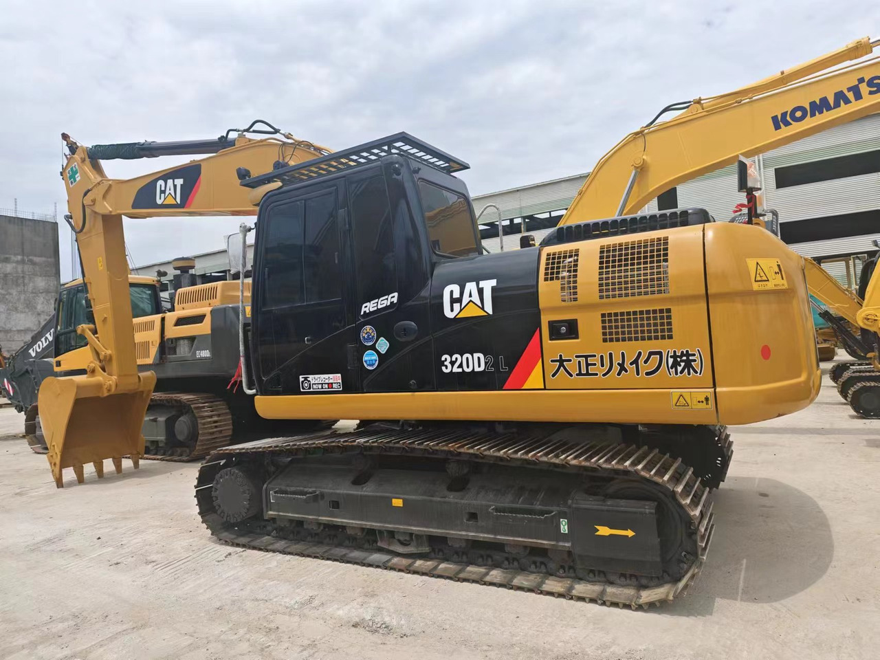 CATERPILLAR 320D - حفار زحاف: صورة 1 CATERPILLAR 320D - حفار زحاف: صورة 1