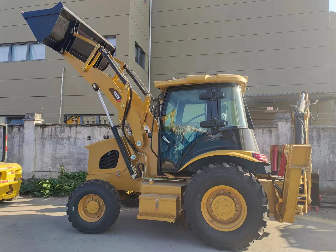 CATERPILLAR 420F - جرافة حفار: صورة 2 CATERPILLAR 420F - جرافة حفار: صورة 2