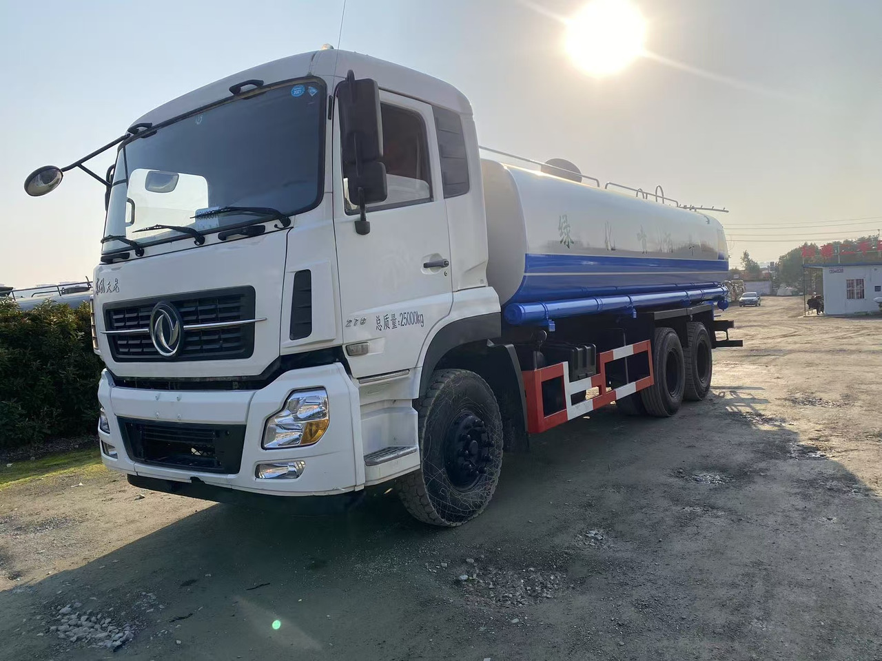 DONGFENG 20000L water truck Sprinkler - شاحنة صهريج: صورة 1 DONGFENG 20000L water truck Sprinkler - شاحنة صهريج: صورة 1