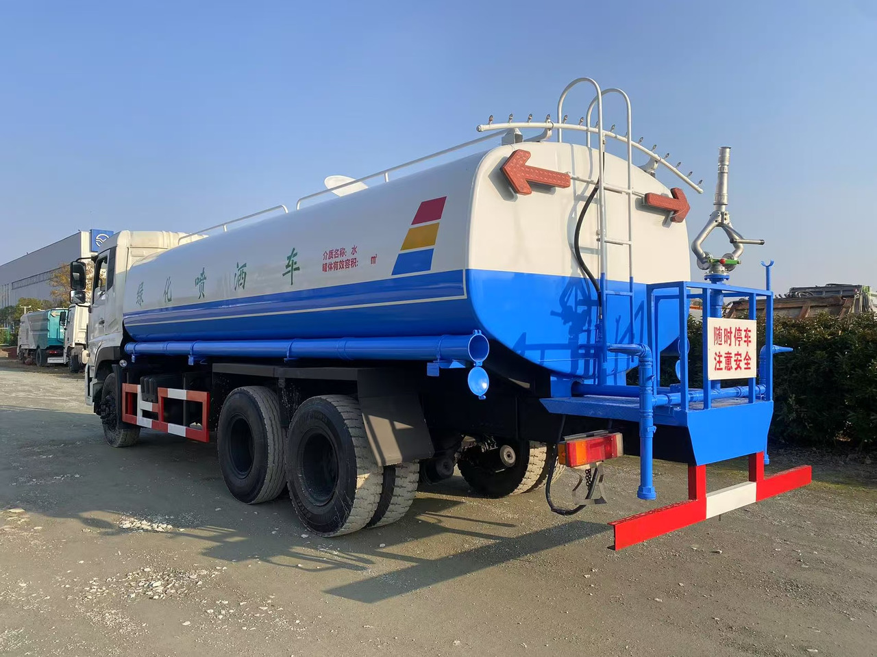 DONGFENG 20000L water truck Sprinkler - شاحنة صهريج: صورة 3 DONGFENG 20000L water truck Sprinkler - شاحنة صهريج: صورة 3