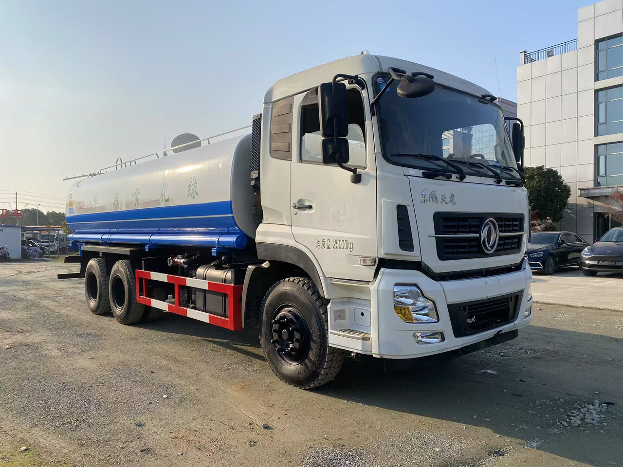DONGFENG 20000L water truck Sprinkler - شاحنة صهريج: صورة 4 DONGFENG 20000L water truck Sprinkler - شاحنة صهريج: صورة 4