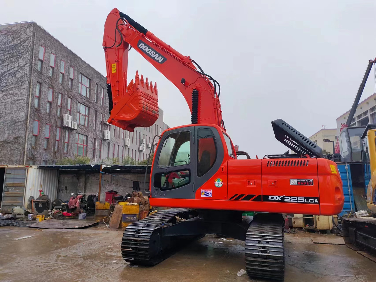 DOOSAN DX225LCA - حفار زحاف: صورة 2 DOOSAN DX225LCA - حفار زحاف: صورة 2