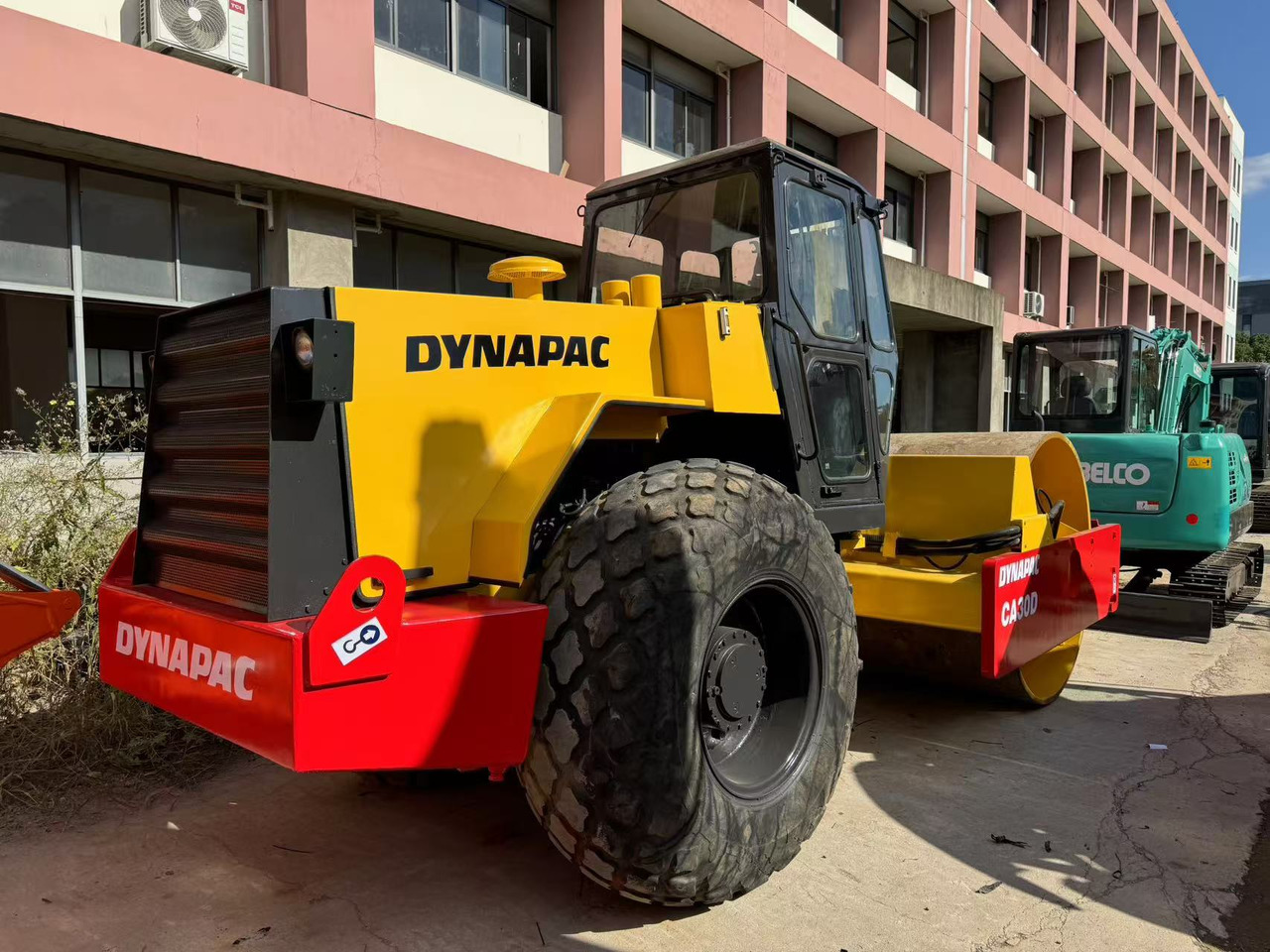 DYNAPAC CA30D - مدحلة ضاغطة: صورة 1 DYNAPAC CA30D - مدحلة ضاغطة: صورة 1