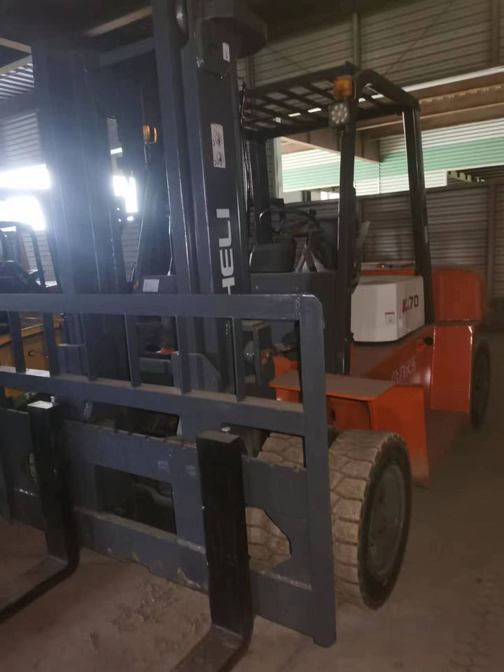 HELI 70 DIESEL FORKLIFT 7TON - رافعة شوكية ديزل: صورة 5 HELI 70 DIESEL FORKLIFT 7TON - رافعة شوكية ديزل: صورة 5