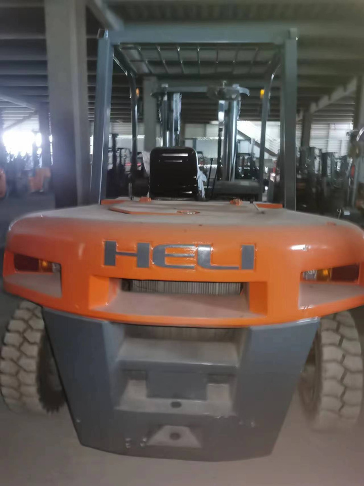 HELI 70 DIESEL FORKLIFT 7TON - رافعة شوكية ديزل: صورة 2 HELI 70 DIESEL FORKLIFT 7TON - رافعة شوكية ديزل: صورة 2