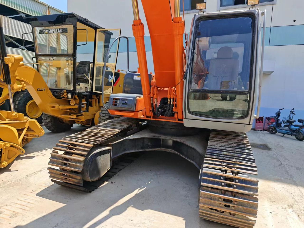 HITACHI EX200-5 - حفار زحاف: صورة 3 HITACHI EX200-5 - حفار زحاف: صورة 3