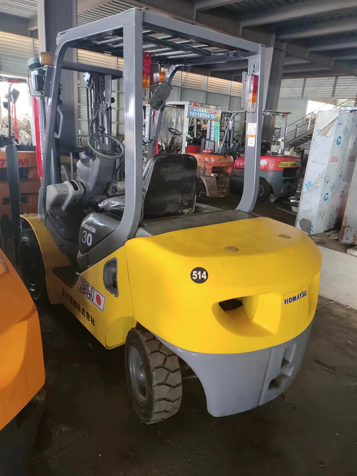 KOMATSU FD30T-17 - رافعة شوكية ديزل: صورة 1 KOMATSU FD30T-17 - رافعة شوكية ديزل: صورة 1