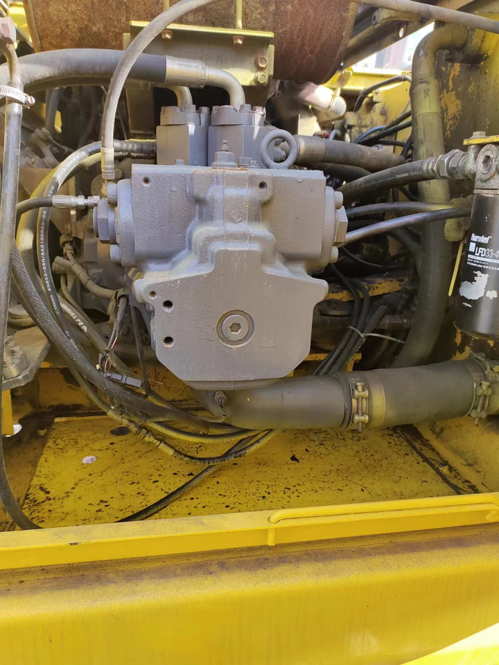 KOMATSU PC200-7 - حفار زحاف: صورة 4 KOMATSU PC200-7 - حفار زحاف: صورة 4