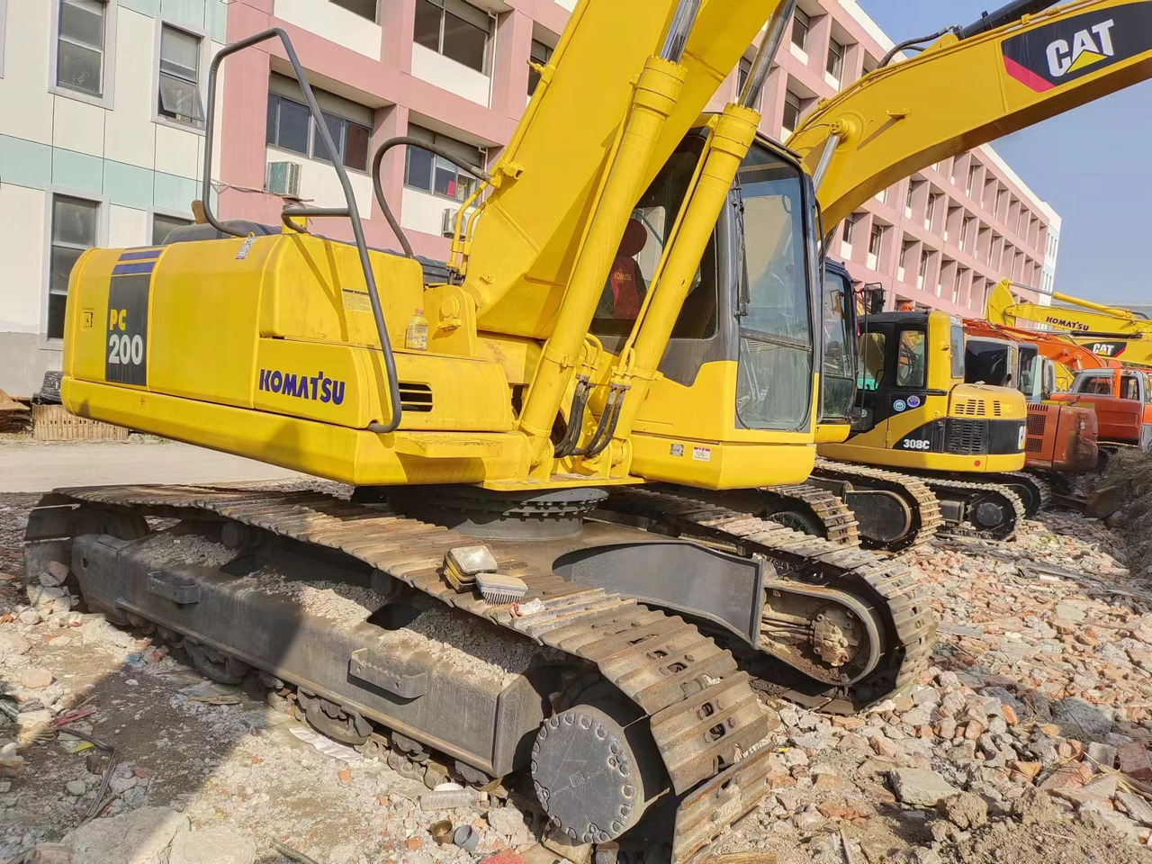 KOMATSU PC200-7 - حفار زحاف: صورة 5 KOMATSU PC200-7 - حفار زحاف: صورة 5