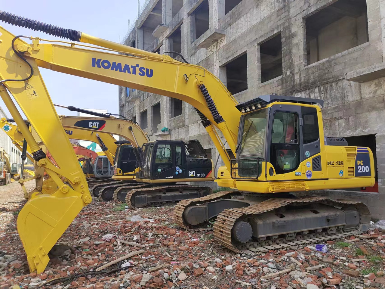 KOMATSU PC200-8 PC200-7 PC220-7 - حفار زحاف: صورة 1 KOMATSU PC200-8 PC200-7 PC220-7 - حفار زحاف: صورة 1