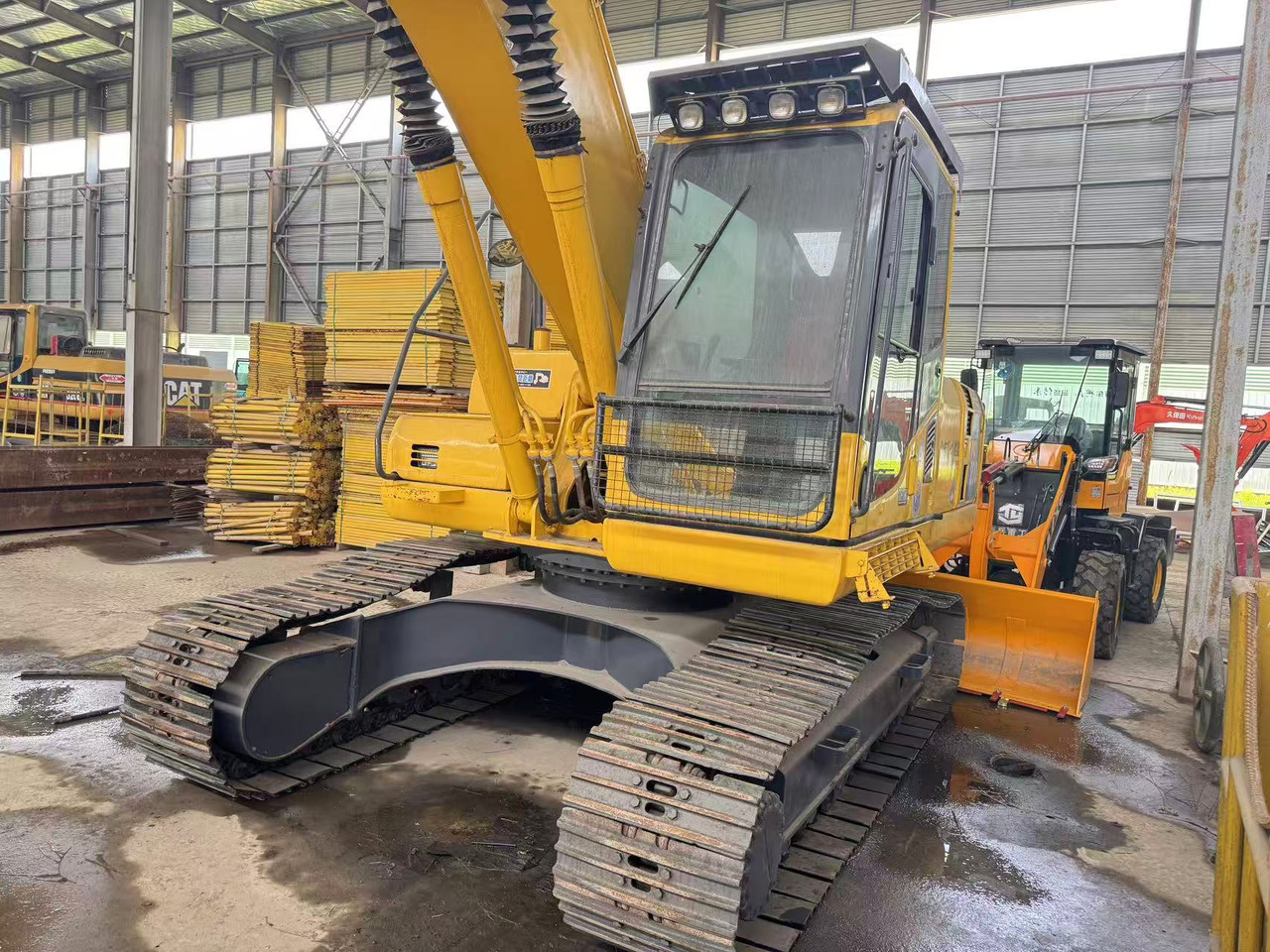 KOMATSU PC200-8 - حفار زحاف: صورة 3 KOMATSU PC200-8 - حفار زحاف: صورة 3