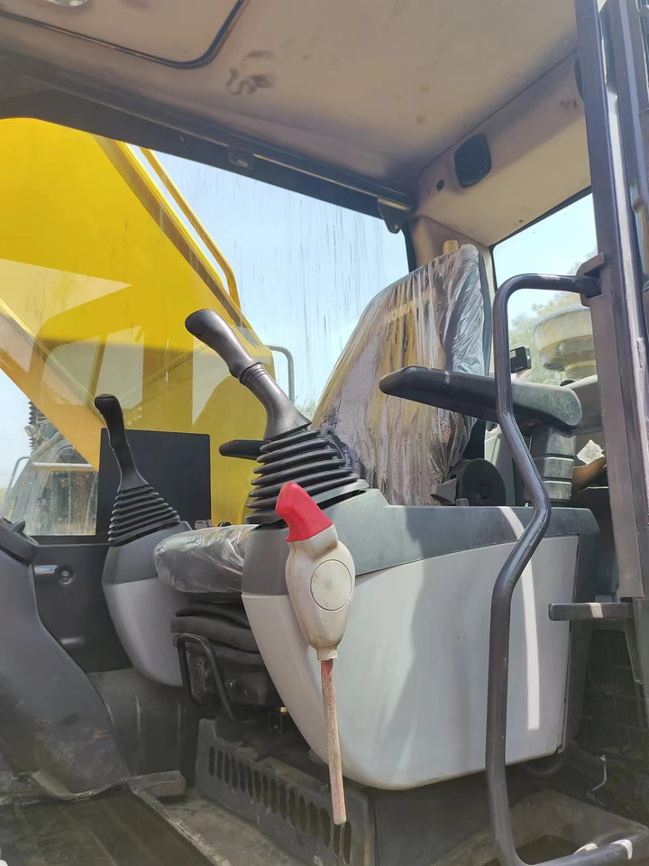 KOMATSU PC220-8 - حفار زحاف: صورة 3 KOMATSU PC220-8 - حفار زحاف: صورة 3