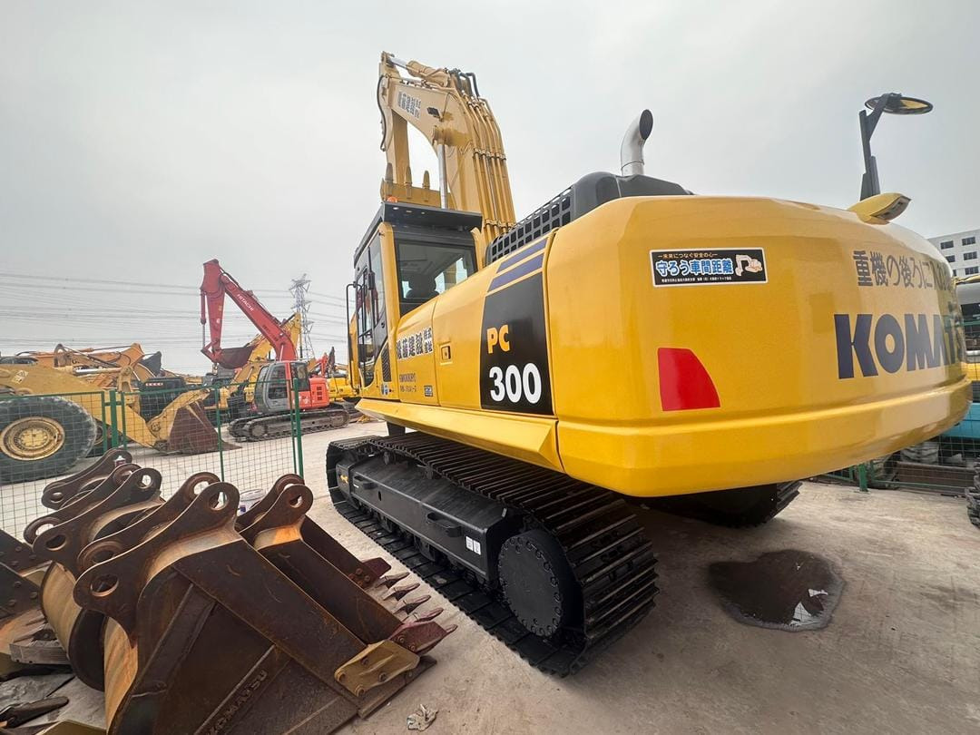 KOMATSU PC300-8 - حفار زحاف: صورة 1 KOMATSU PC300-8 - حفار زحاف: صورة 1