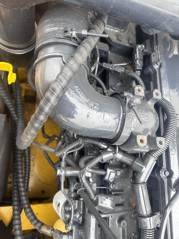 KOMATSU PC300-8 - حفار زحاف: صورة 5 KOMATSU PC300-8 - حفار زحاف: صورة 5