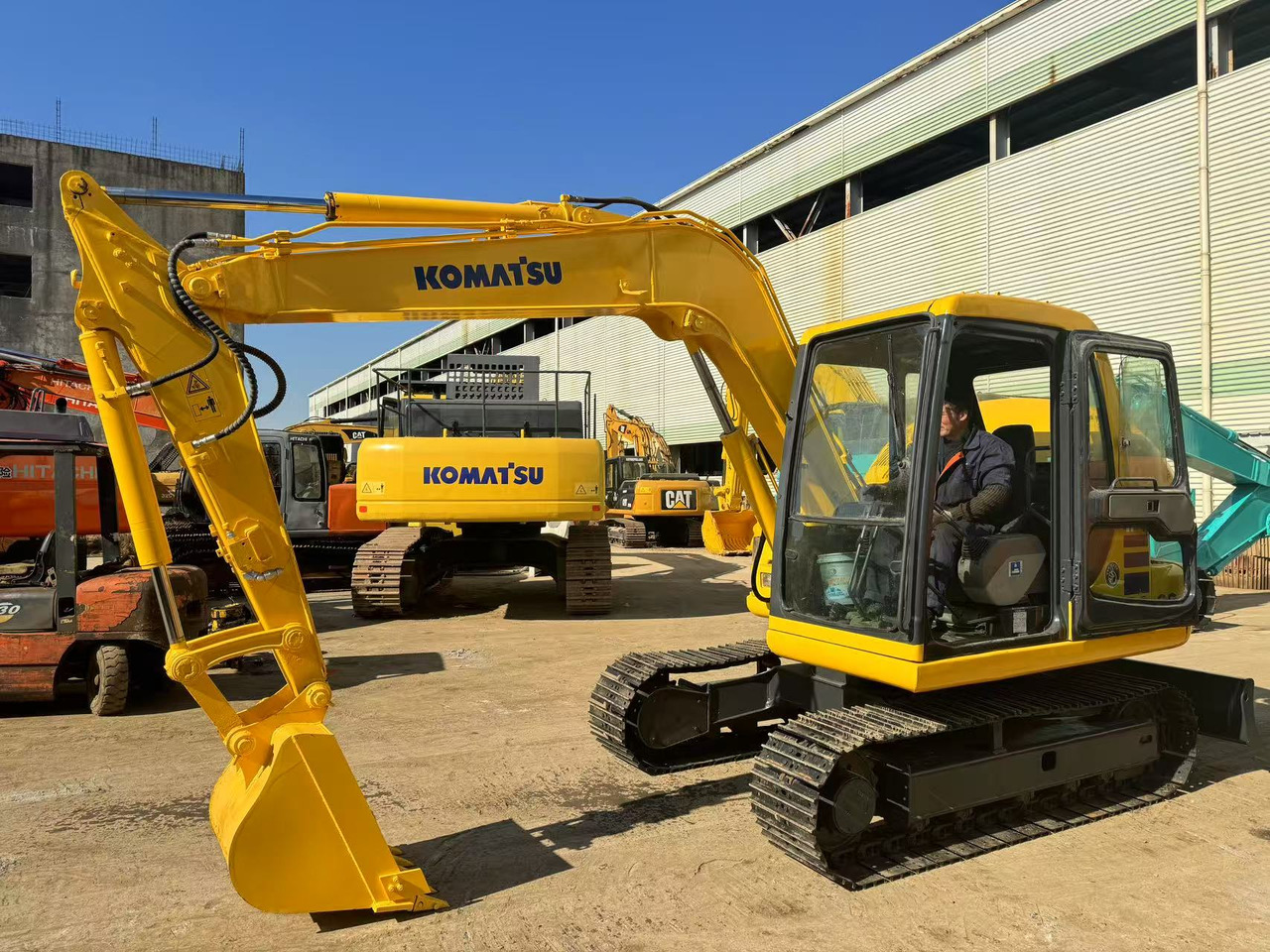 KOMATSU PC60-7 - حفار زحاف: صورة 1 KOMATSU PC60-7 - حفار زحاف: صورة 1