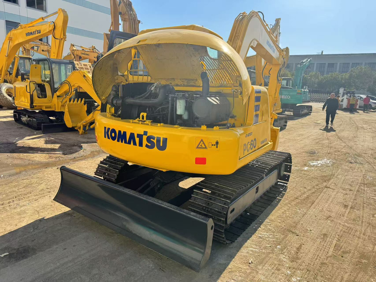 KOMATSU PC60-7 - حفار زحاف: صورة 3 KOMATSU PC60-7 - حفار زحاف: صورة 3