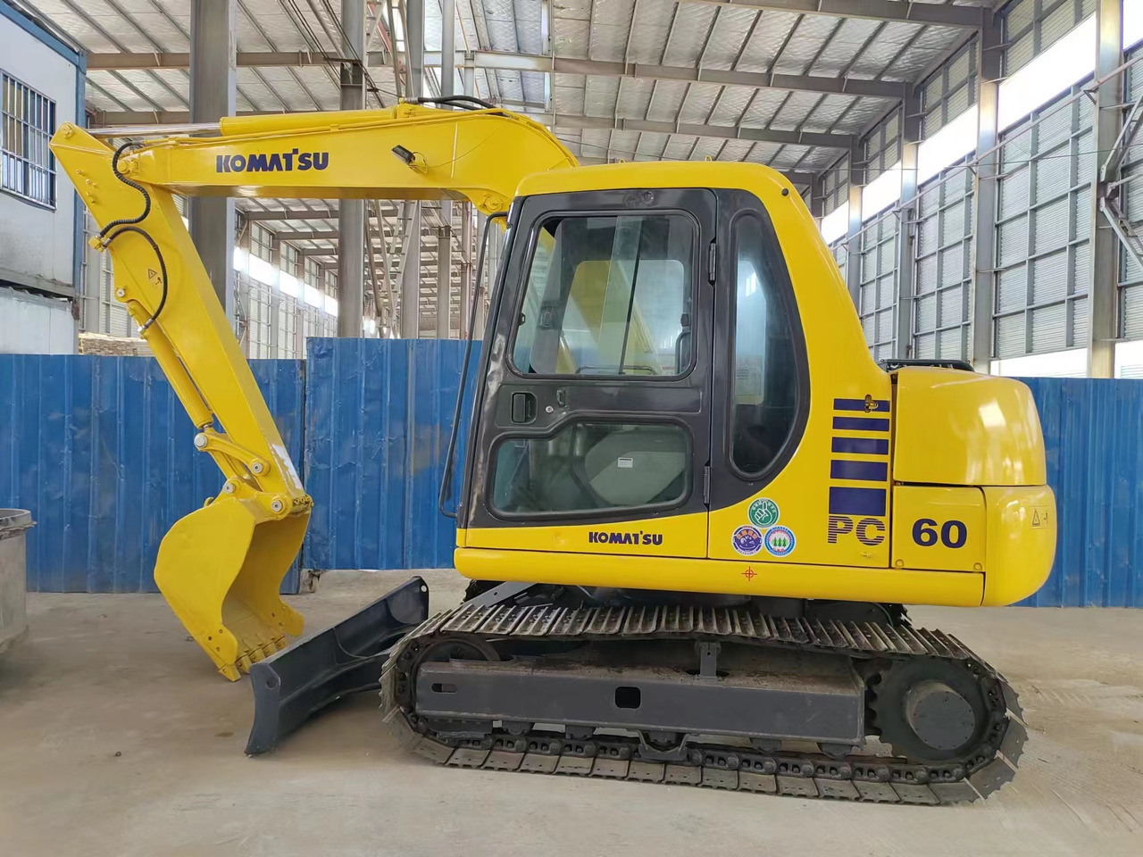 KOMATSU PC60-7 - حفار زحاف: صورة 2 KOMATSU PC60-7 - حفار زحاف: صورة 2