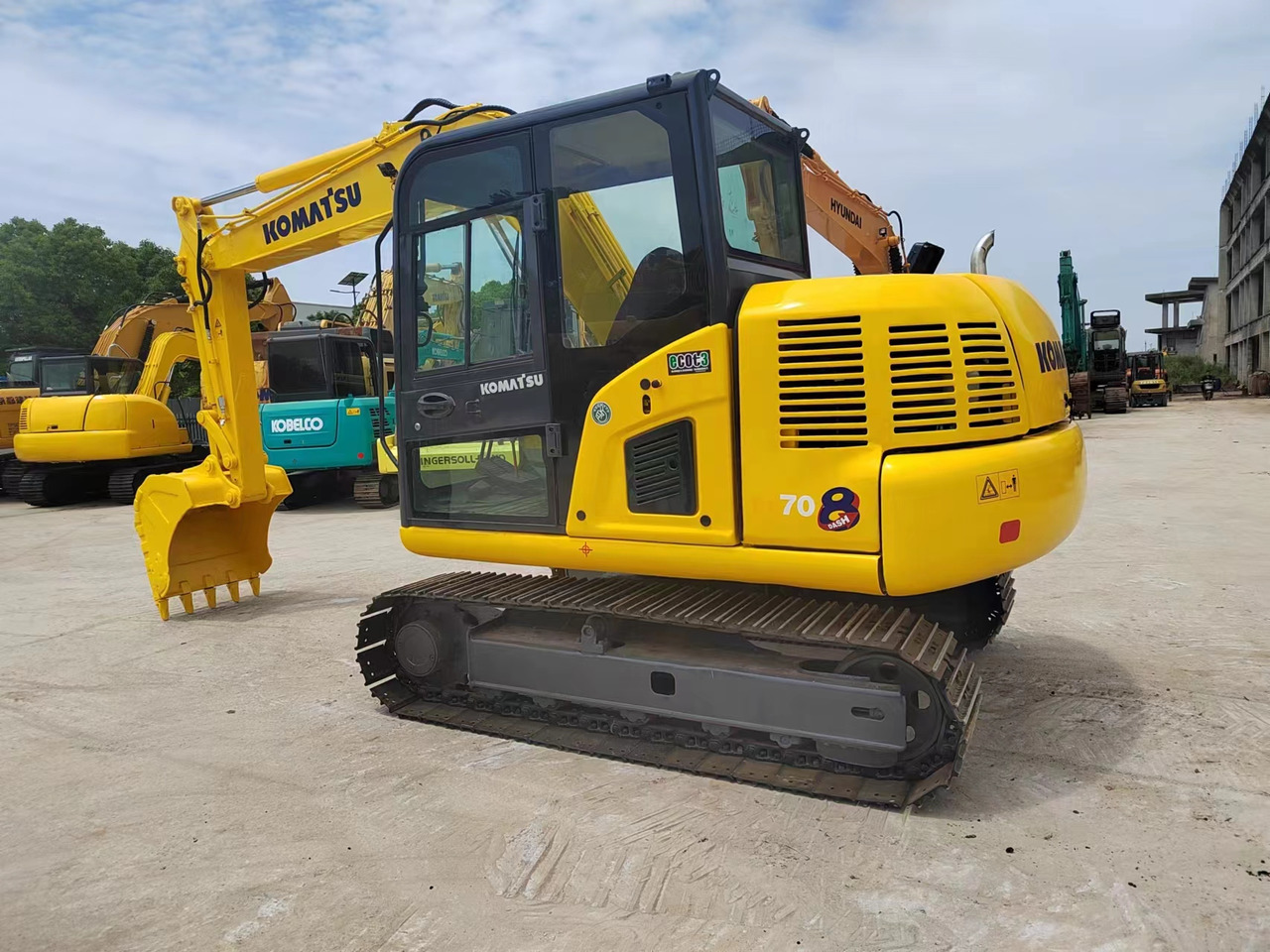 KOMATSU PC70-8 - حفار زحاف: صورة 1 KOMATSU PC70-8 - حفار زحاف: صورة 1