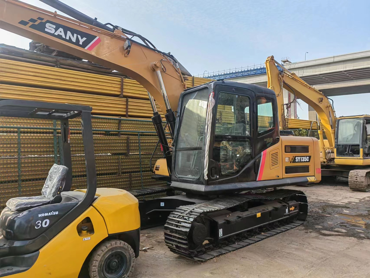 SANY SY135c - حفار زحاف: صورة 1 SANY SY135c - حفار زحاف: صورة 1