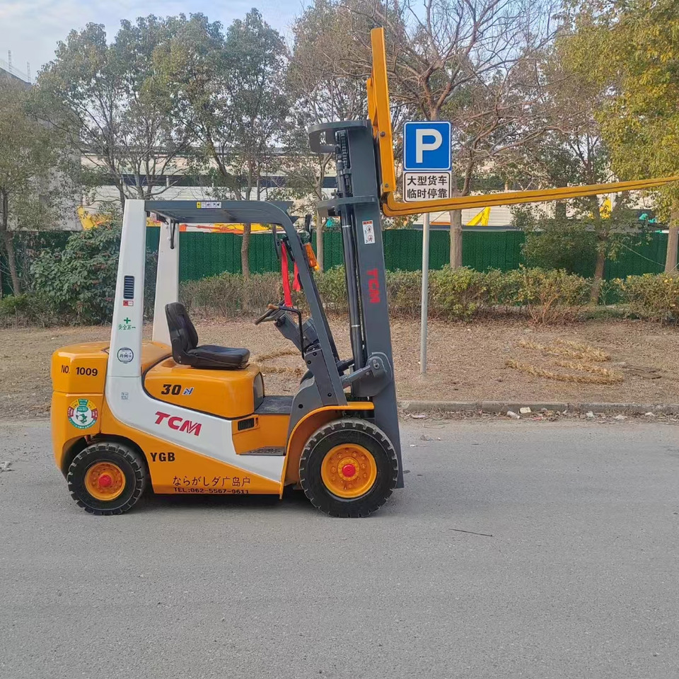 TCM FD30 diesel ISUZU engine forklift from Japan - رافعة شوكية ديزل: صورة 1 TCM FD30 diesel ISUZU engine forklift from Japan - رافعة شوكية ديزل: صورة 1