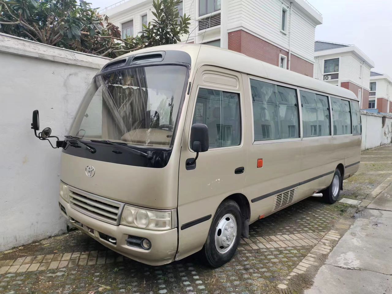 TOYOTA Coaster - حافلة سوبربان: صورة 1 TOYOTA Coaster - حافلة سوبربان: صورة 1