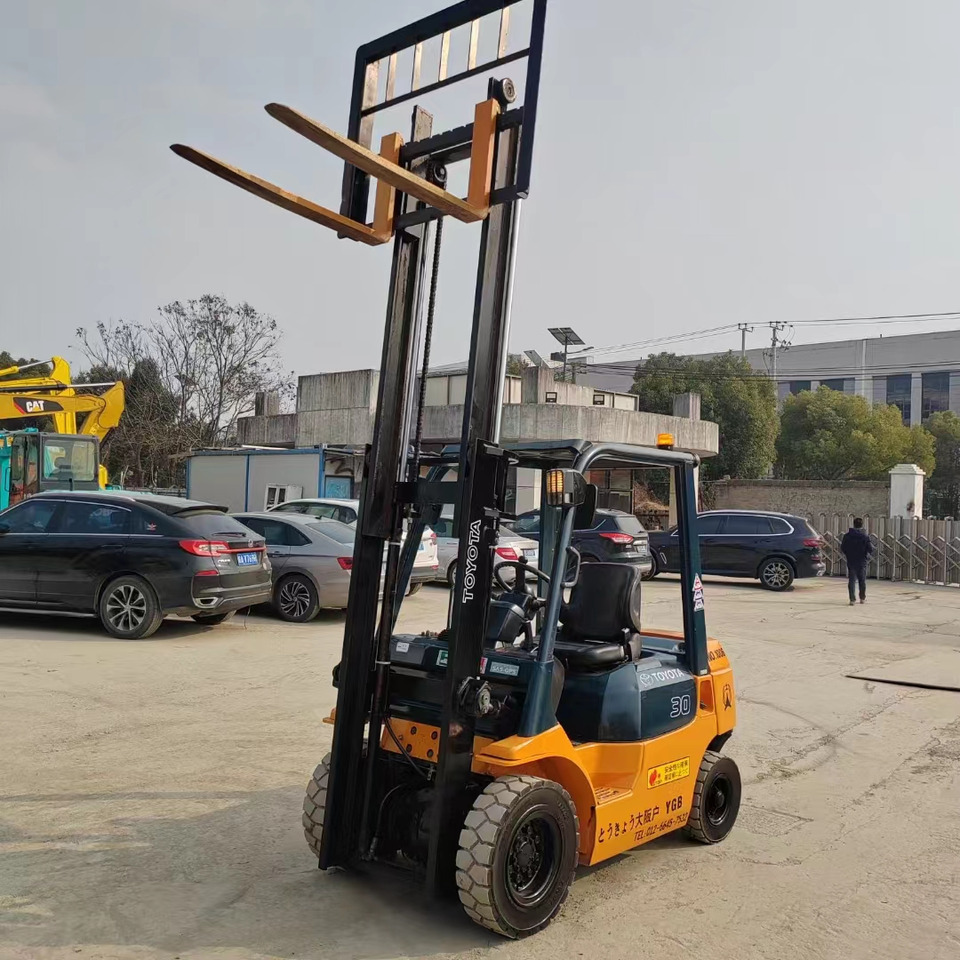 TOYOTA FD30 - رافعة شوكية ديزل: صورة 1 TOYOTA FD30 - رافعة شوكية ديزل: صورة 1