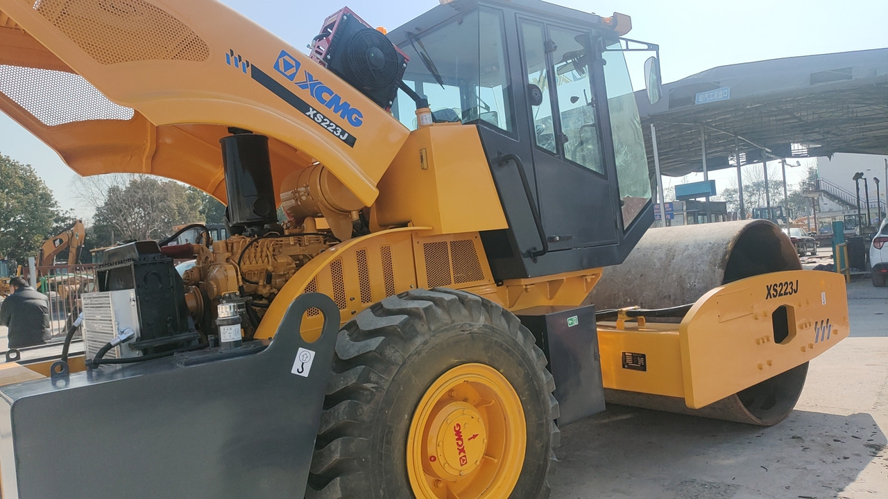 XCMG XS223J - مدحلة اسفلت: صورة 2 XCMG XS223J - مدحلة اسفلت: صورة 2