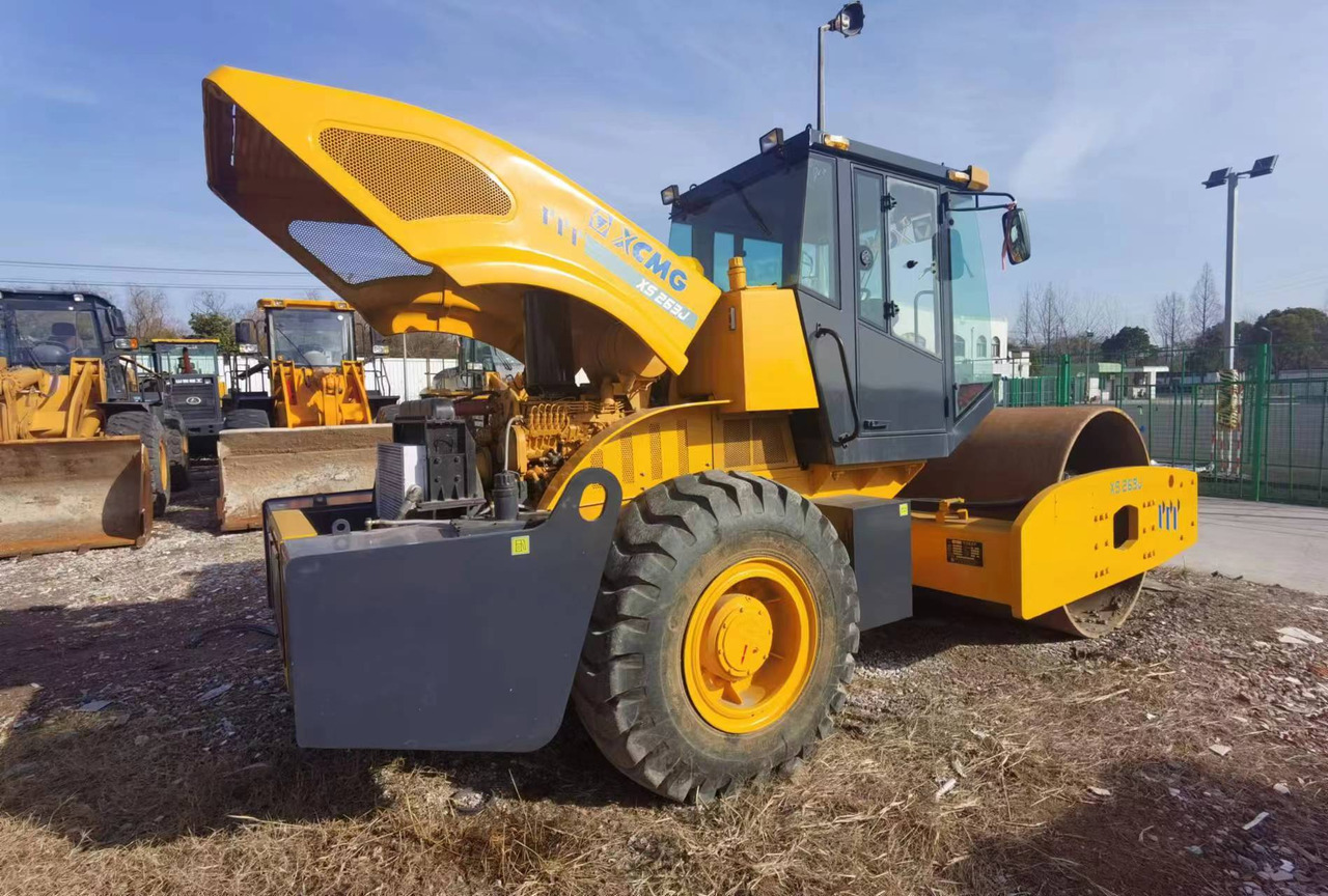 XCMG XS263J - مدحلة ضاغطة: صورة 3 XCMG XS263J - مدحلة ضاغطة: صورة 3