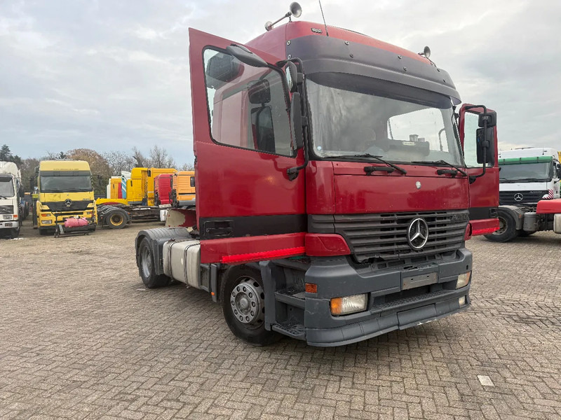 Mercedes-Benz Actros 1843 3 pedals - وحدة جر: صورة 1 Mercedes-Benz Actros 1843 3 pedals - وحدة جر: صورة 1